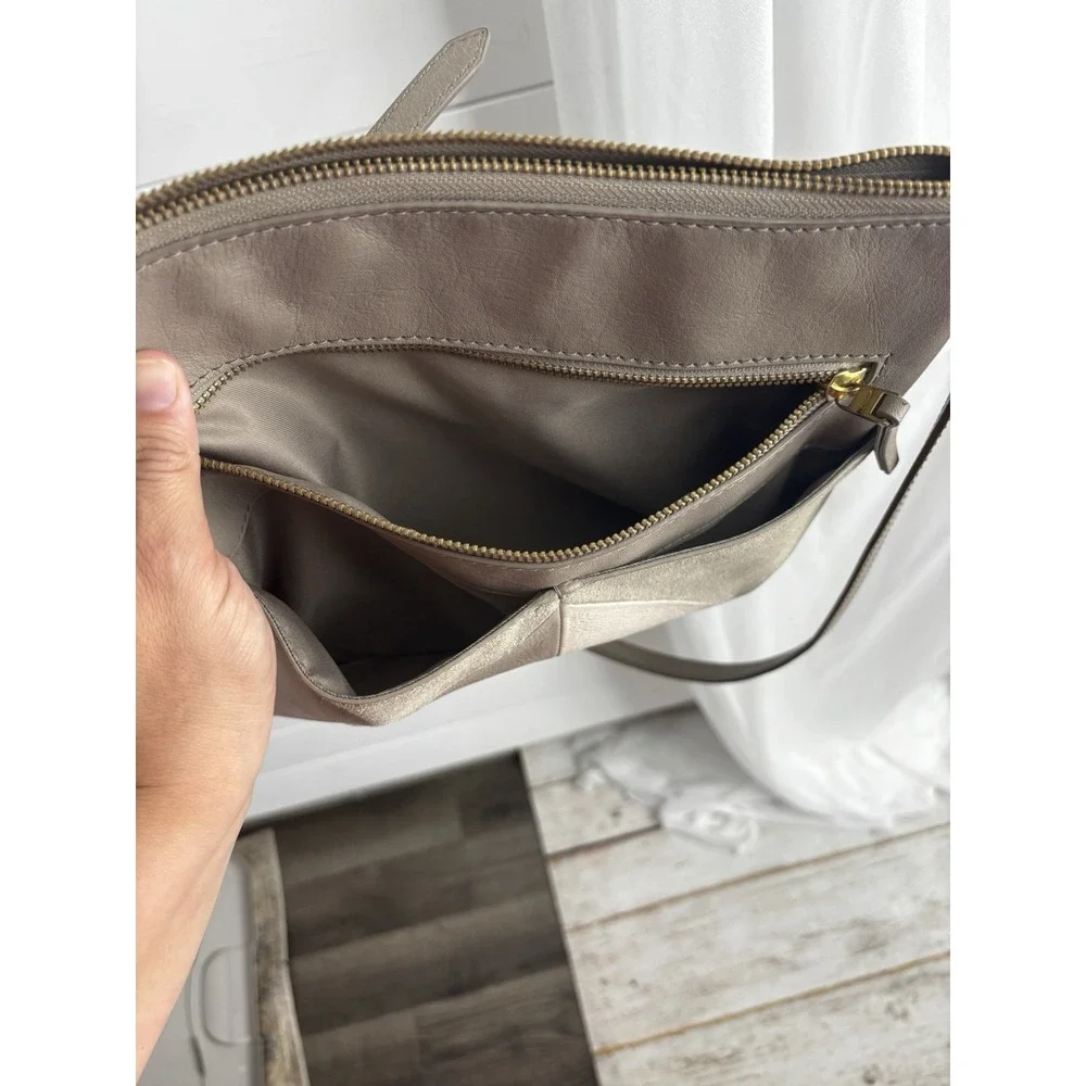Fossil Fiona Large Leather Crossbody Purse Adjustable Strap‎ Cow Hide Bag